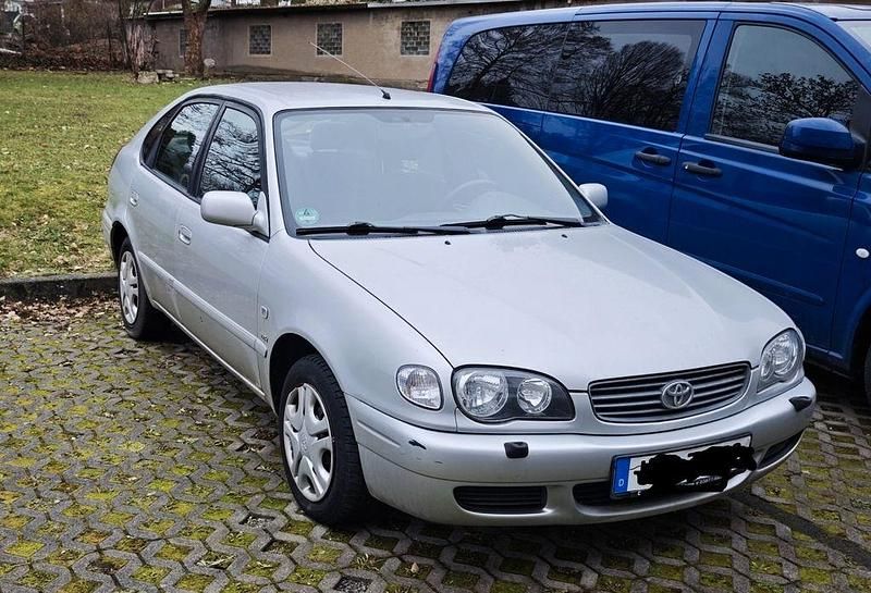 Silber Gebraucht 2001 Toyota Corolla Limousine | 1.500 € (Guter Preis) - Bild 1/3