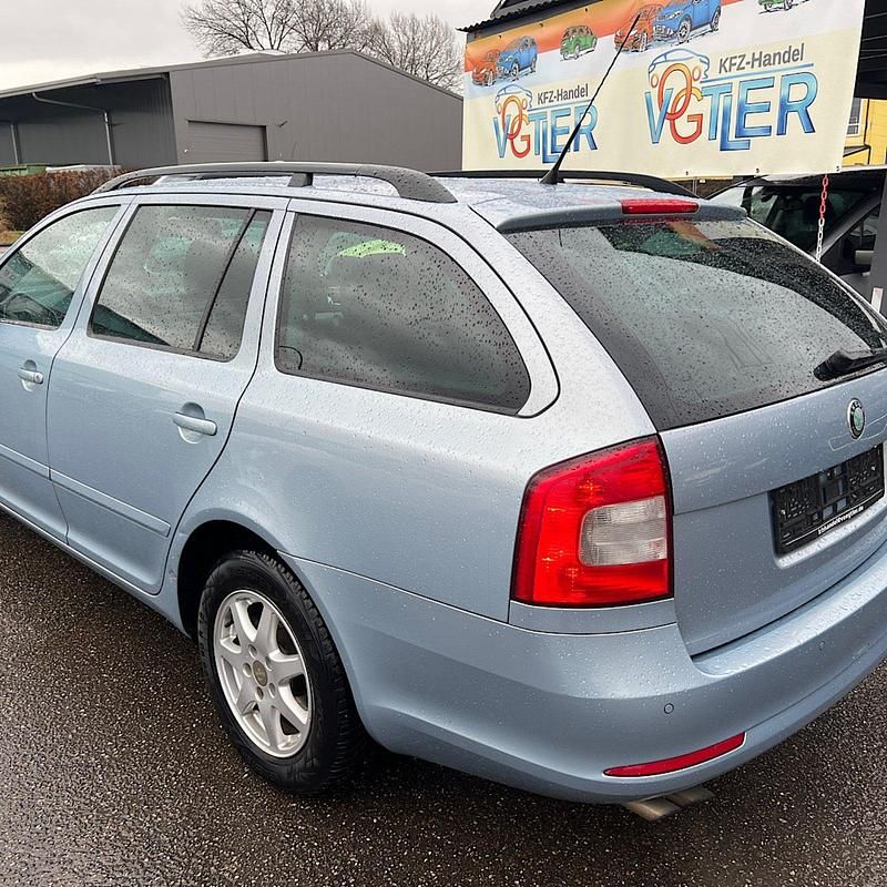 Gebraucht Skoda Octavia Ambiente 160 PS (117 kW) 2010 Grau Kombi