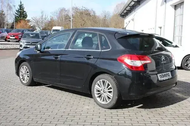 Używany Citroën C4 Tendance 120 KM (88 kW) 2011 Czarny Sedan/Limuzyna