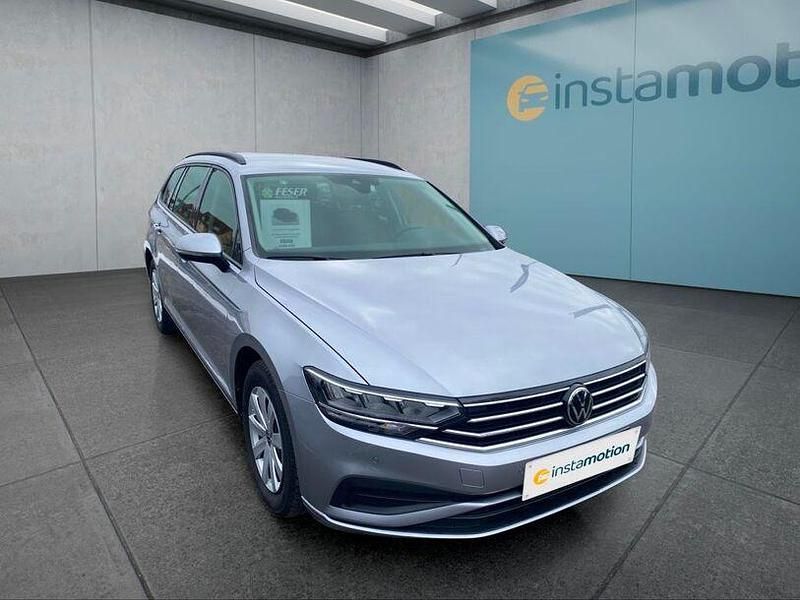 Gebraucht VW Passat 150 PS (110 kW) 2022 Silber Kombi