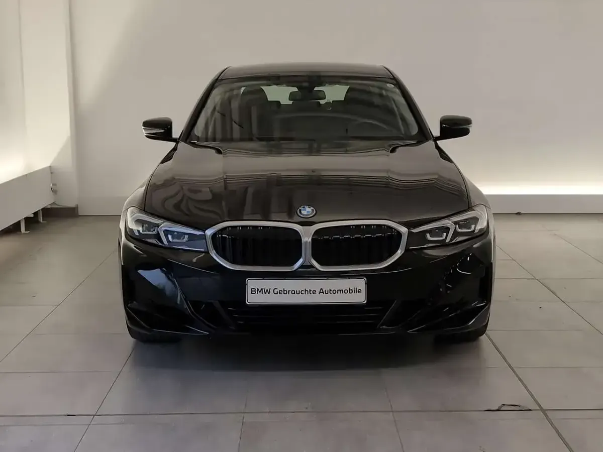Gebraucht BMW 320e 204 PS (150 kW) 2023 Schwarz uni Limousine