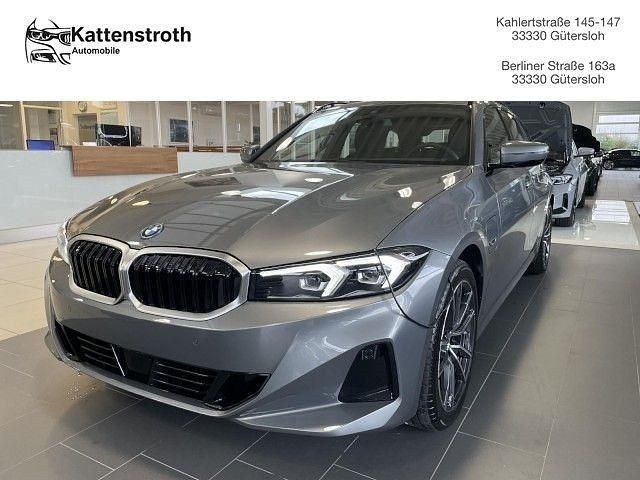 Grau Gebraucht 2022 BMW 330 Sport Line Kombi | 35.900 € (Teuer) - Bild 1/4