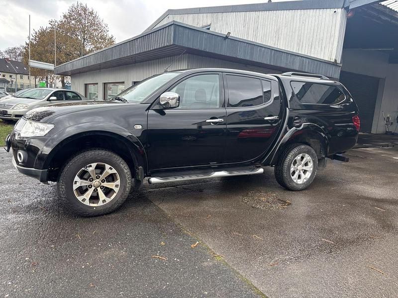 Gebraucht Mitsubishi L200 178 PS (130 kW) 2011 Schwarz Pickup