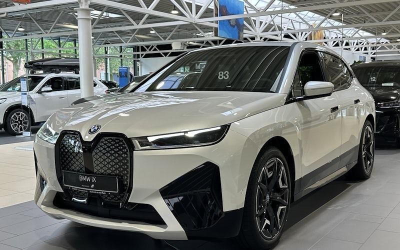 Gebraucht BMW iX Sport Line 300 kW (408 PS) 2023 Mineralweiß metallic SUV