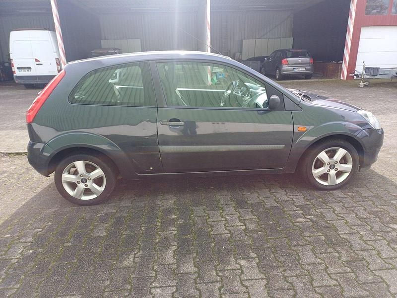 Gebraucht Ford Fiesta 70 PS (51 kW) 2006 Grau Kleinwagen