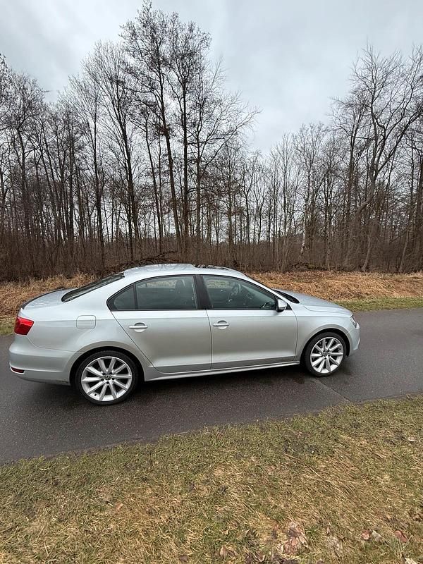 Gebraucht VW Jetta 160 PS (117 kW) 2011 Silber Limousine