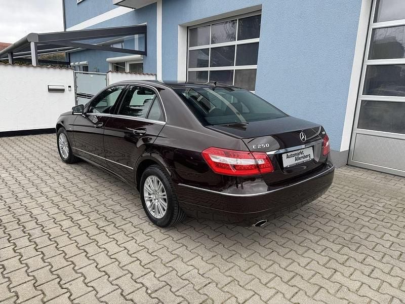 Gebraucht Mercedes E250 204 PS (150 kW) 2009 Braun Limousine
