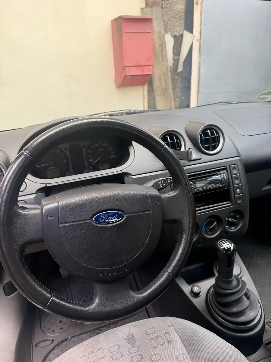 Gebraucht Ford Fiesta 70 PS (51 kW) 2002 Silber Kleinwagen