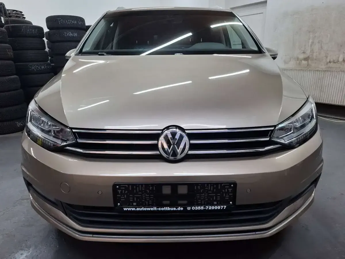 Gebraucht VW Touran Highline 150 PS (110 kW) 2017 Titanium beige Van / Kleinbus