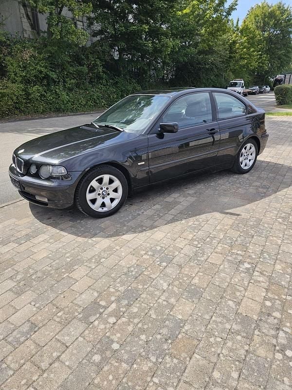 Schwarz Gebraucht 2002 BMW 316 Coupé | 850 € (Guter Preis) - Bild 1/4