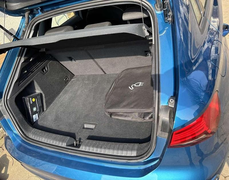 Gebraucht Audi A3 e-tron Basis 150 PS (110 kW) 2022 Blau Kleinwagen