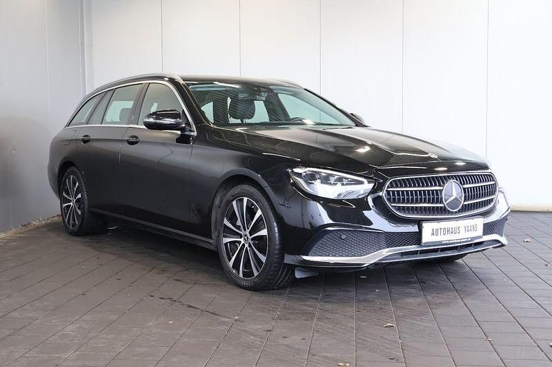 Gebraucht Mercedes E300 Avantgarde 320 PS (235 kW) 2022 Schwarz Limousine