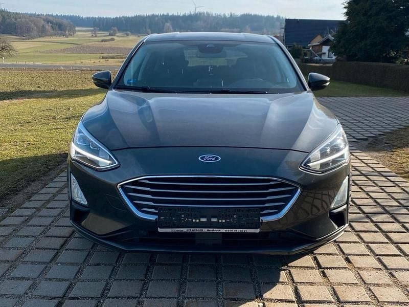 Gebraucht Ford Focus Trend 125 PS (91 kW) 2018 Grau Limousine