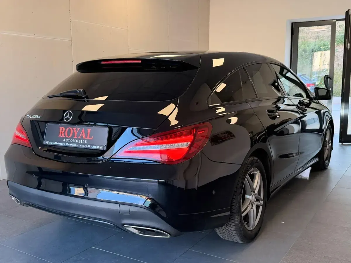 Gebraucht Mercedes CLA200 Urban 136 PS (100 kW) 2017 Schwarz Kombi