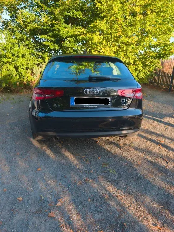 Gebraucht Audi A3 Attraction 110 PS (80 kW) 2015 Schwarz Limousine