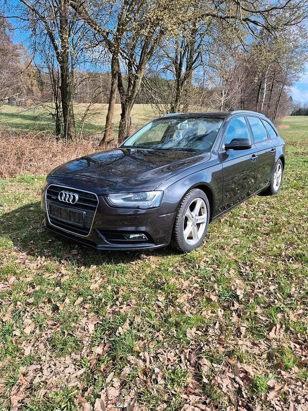 Gebraucht Audi A4 177 PS (130 kW) 2012 Grau Kombi