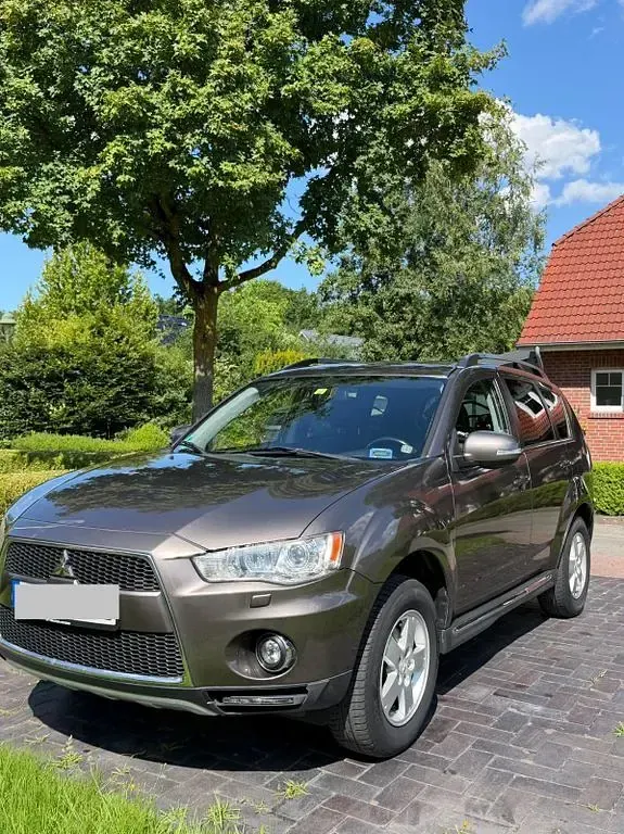 Gebraucht Mitsubishi Outlander Invite 177 PS (130 kW) 2011 Braun SUV