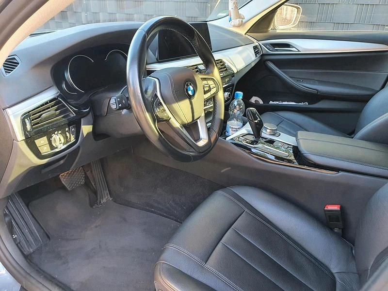 Gebraucht BMW 520 190 PS (139 kW) 2017 Grau Limousine