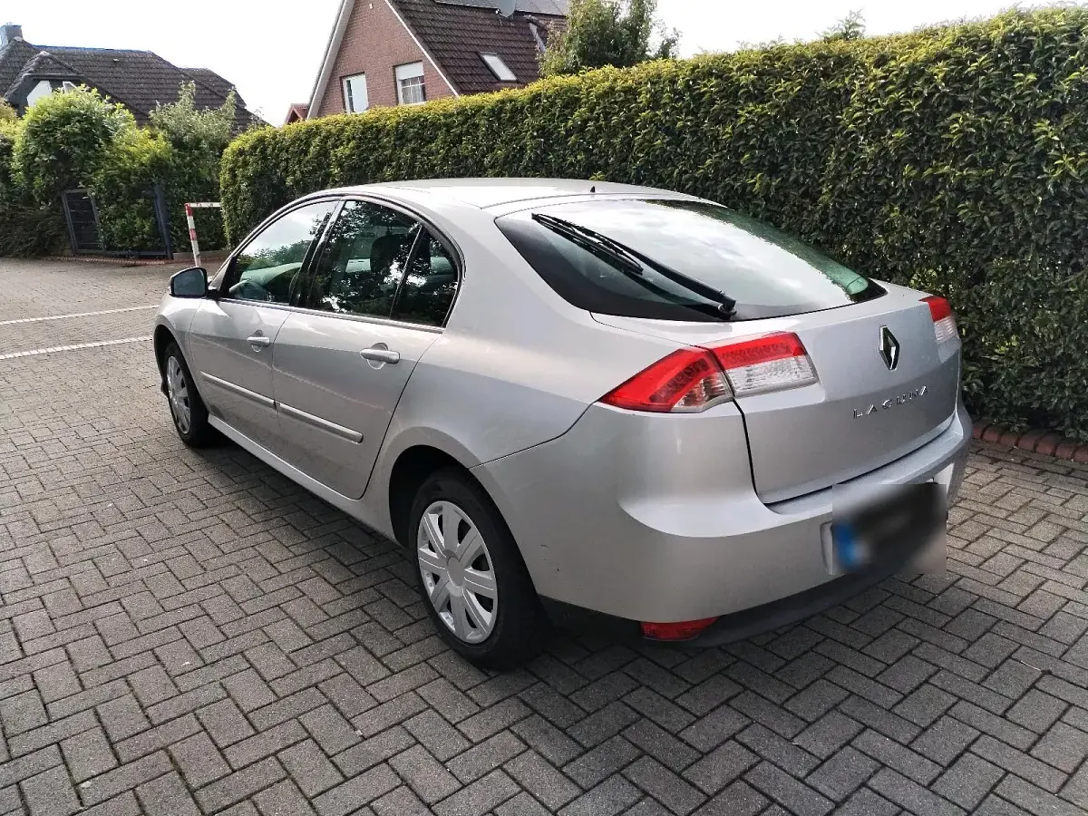 Gebraucht Renault Laguna III Dynamique 140 PS (102 kW) 2011 Grau Limousine