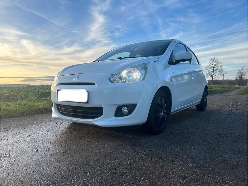 Weiß Gebraucht 2015 Mitsubishi Space Star Diamant Edition Kleinwagen | 6.790 € (Fairer Preis) - Bild 1/4