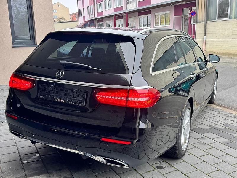 Gebraucht Mercedes E220 AMG line 194 PS (142 kW) 2019 Schwarz Kombi