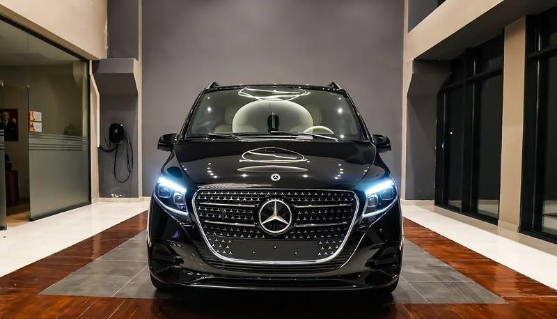 Gebraucht Mercedes V300 AMG 239 PS (175 kW) 2024 Schwarz Van / Kleinbus