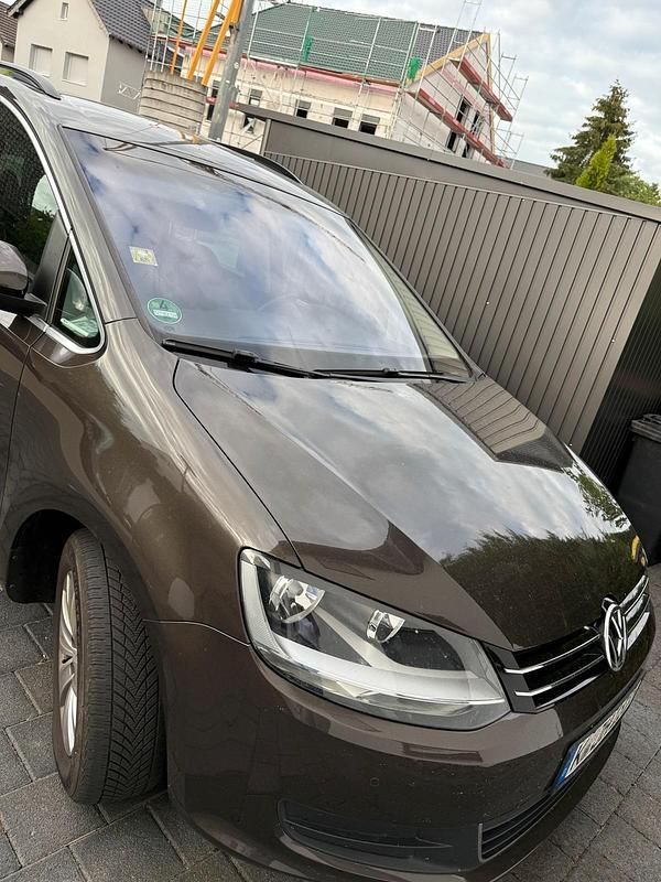 Braun Gebraucht 2014 VW Sharan Van / Kleinbus | 10.500 € (Superpreis) - Bild 1/4