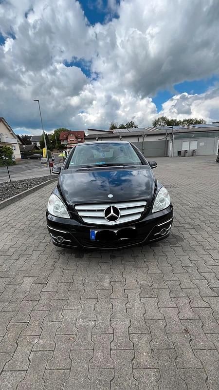 Schwarz Gebraucht 2008 Mercedes B200 Van / Kleinbus | 3.000 € (Fairer Preis) - Bild 1/4