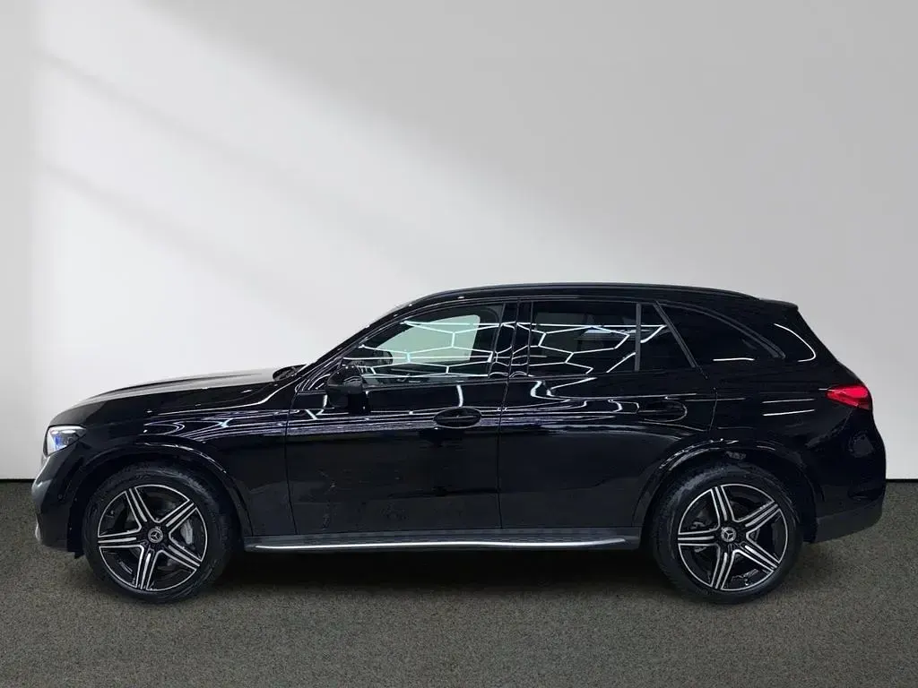 Gebraucht Mercedes GLC200 AMG 163 PS (119 kW) 2026 Schwarz SUV