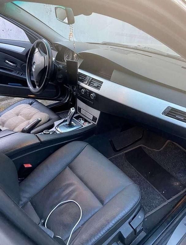 Gebraucht BMW 523 198 PS (145 kW) 2009 Grau Limousine