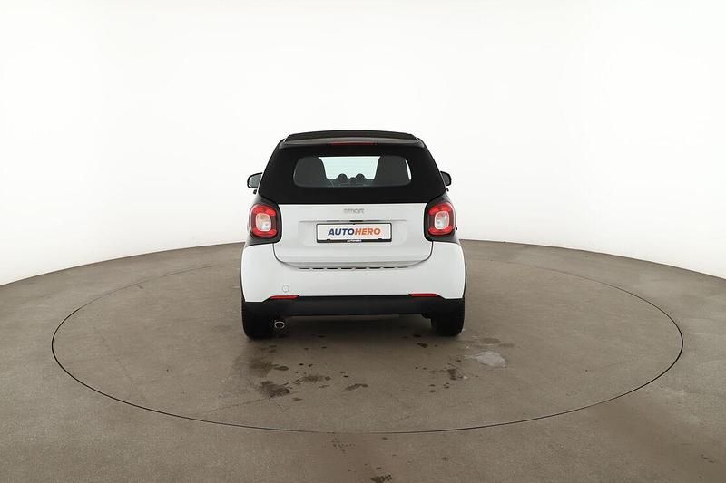 Gebraucht Smart ForTwo Cabrio Basis 71 PS (52 kW) 2016 Weiß Cabrio