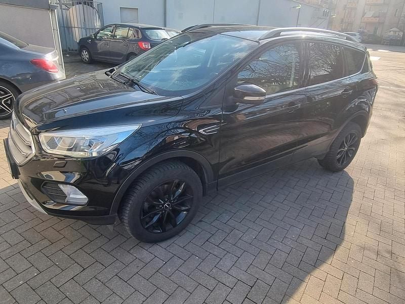 Usado Ford Kuga 150 HP (110 kW) 2017 Preto SUV