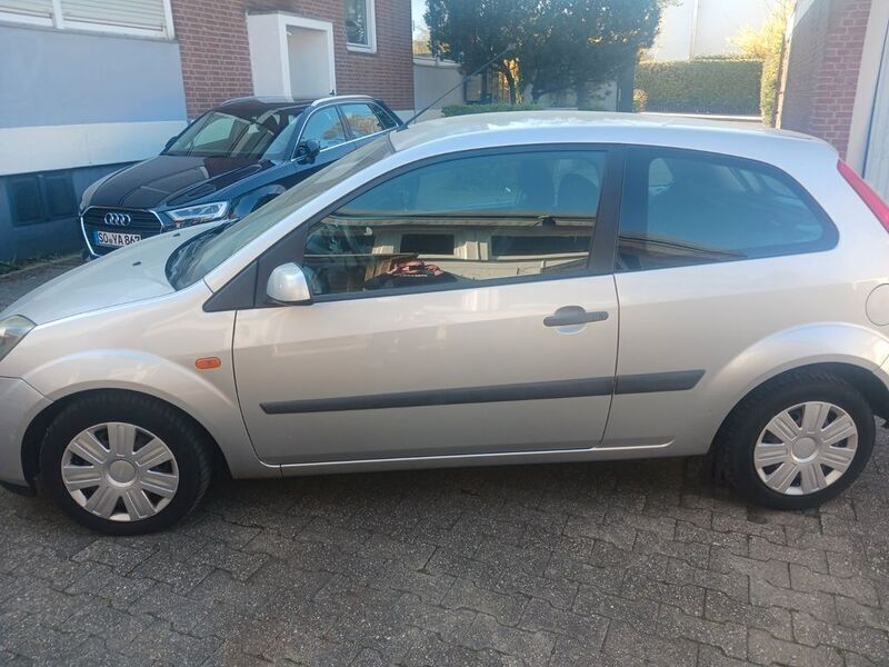 Silber Gebraucht 2008 Ford Fiesta Kleinwagen | 1.800 € - Bild 1/4