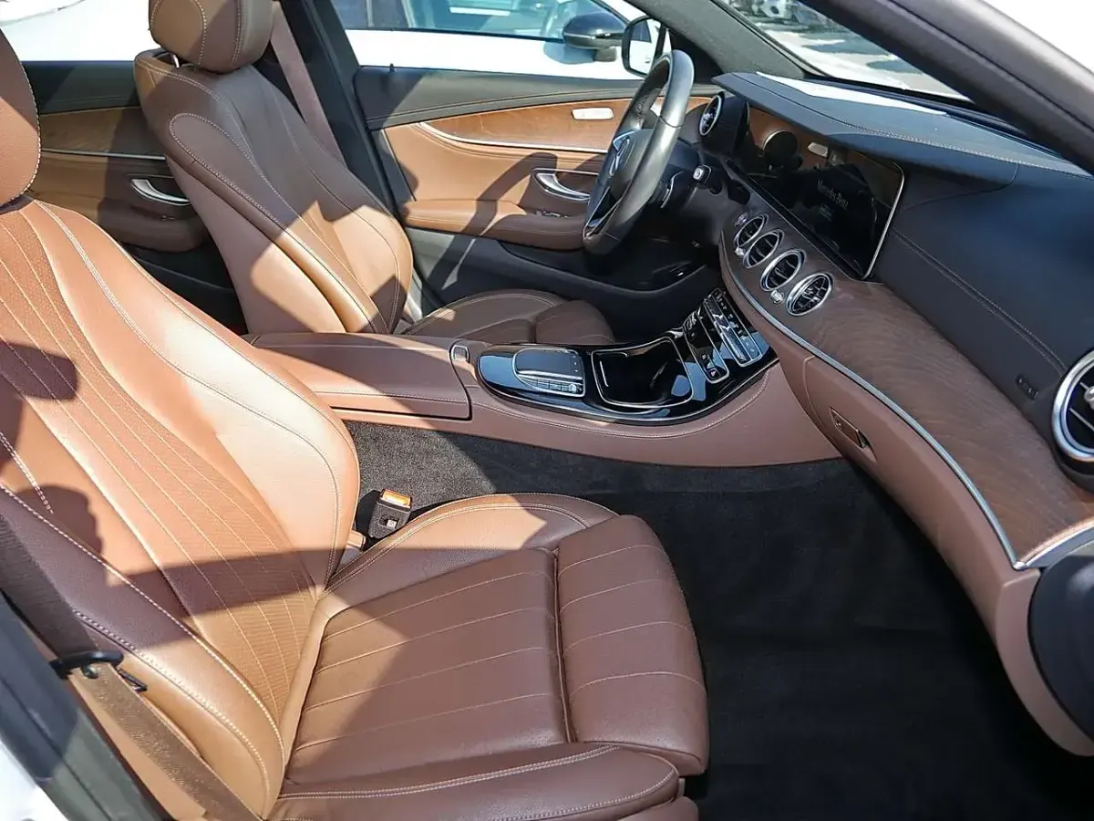 Gebraucht Mercedes E300 Exclusive 211 PS (155 kW) 2024 Polarweiß uni Limousine