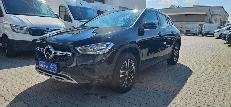 Gebraucht Mercedes GLA200 150 PS (110 kW) 2023 Nachtschwarz SUV