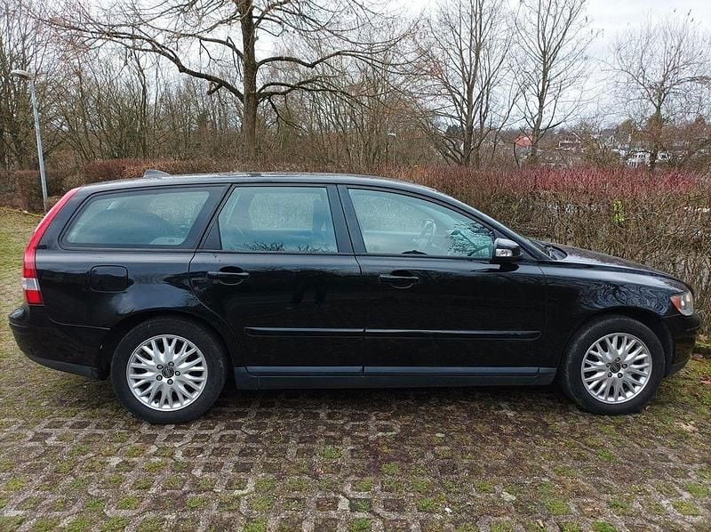 Schwarz Gebraucht 2007 Volvo V50 Kombi | 3.000 € (Etwas zu teuer) - Bild 1/4