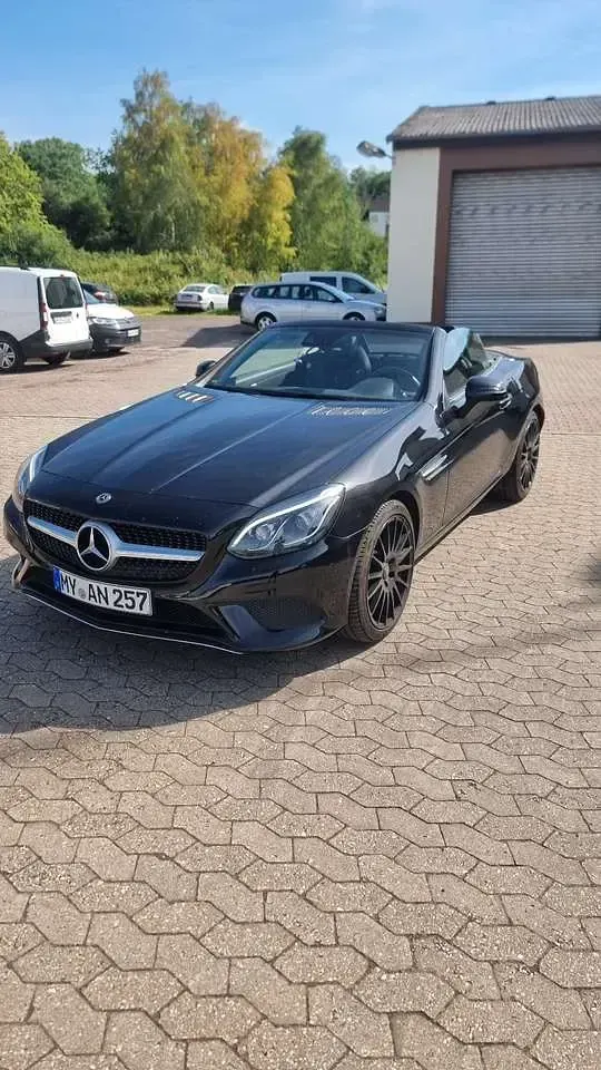 Gebraucht Mercedes SLC200 184 PS (135 kW) 2017 Schwarz Cabrio