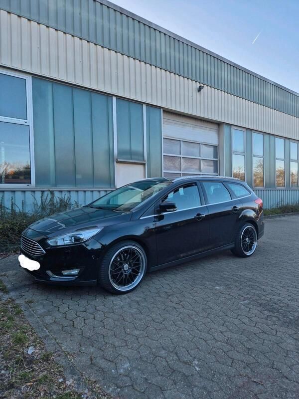 Schwarz Gebraucht 2016 Ford Focus Kombi | 9.299 € (Fairer Preis) - Bild 1/4
