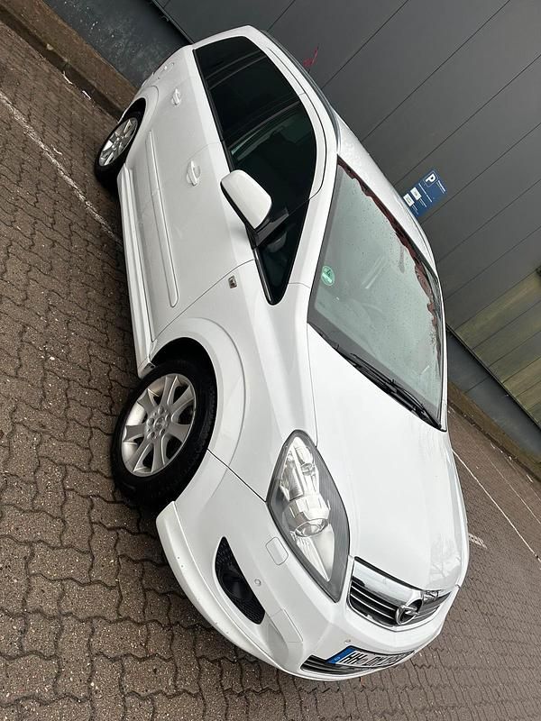 Gebraucht Opel Zafira 125 PS (91 kW) 2012 Weiß Van / Kleinbus