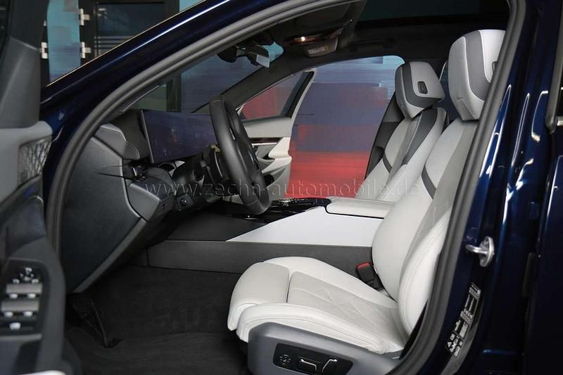Gebraucht BMW 540 286 PS (210 kW) 2025 Tansanitblau ii (c3z) Kombi