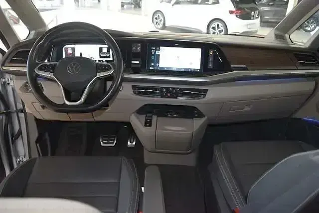 Gebraucht VW Multivan Style 150 PS (110 kW) 2025 Silber Van / Kleinbus