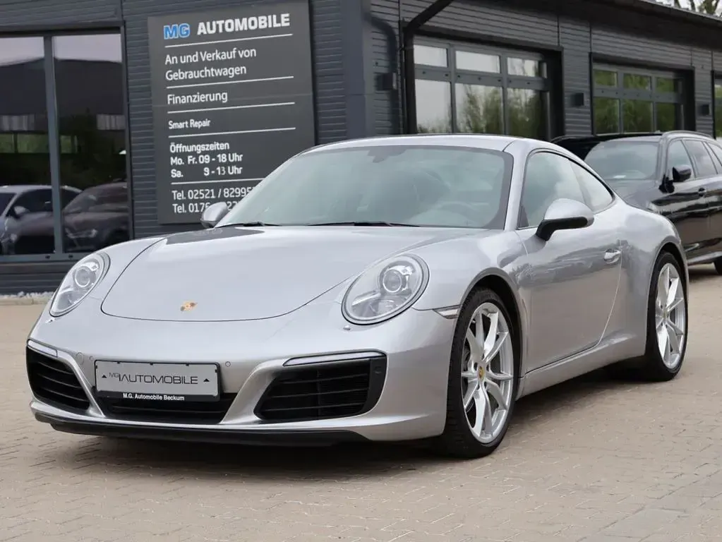 Gebraucht Porsche 911 Carrera 370 PS (272 kW) 2017 Gtsilber metallic Coupé