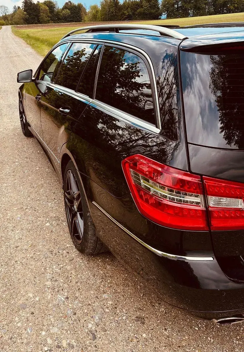 Gebraucht Mercedes E200 Elegance 184 PS (135 kW) 2011 Schwarz Kombi