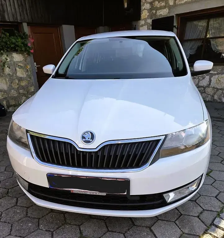 Gebraucht Skoda Rapid Ambition 122 PS (89 kW) 2014 Weiß Kleinwagen