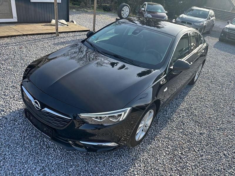 Schwarz Gebraucht 2017 Opel Insignia Dynamic Limousine | 12.990 € (Fairer Preis) - Bild 1/4