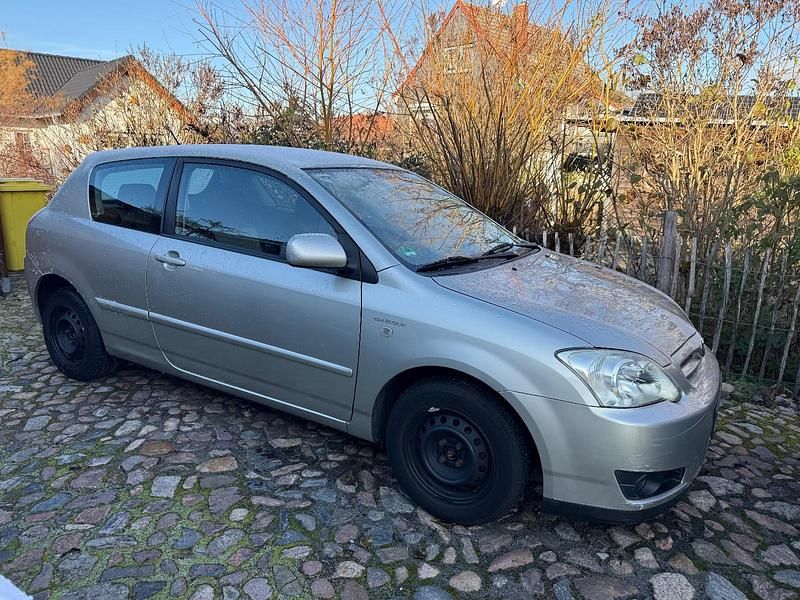 Gebraucht Toyota Corolla 97 PS (71 kW) 2007 Silber Kleinwagen