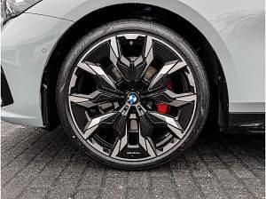 Neu BMW 520 M Sport 197 PS (144 kW) 2026 Grau (brooklyn grau) Limousine