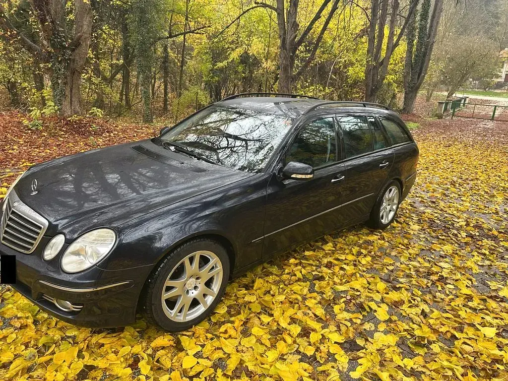 Używany Mercedes E320 Avantgarde 224 KM (164 kW) 2008 Niebieski Sedan/Limuzyna