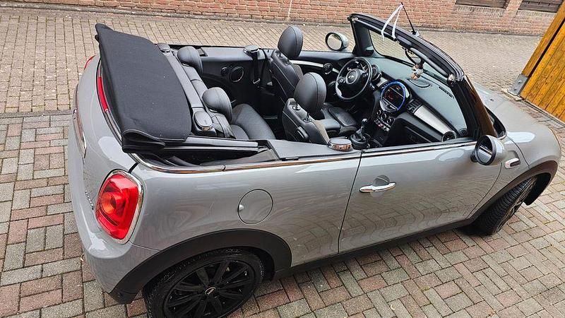 Grau Gebraucht 2017 Mini Cooper Kleinwagen | 14.595 € (Fairer Preis) - Bild 1/4