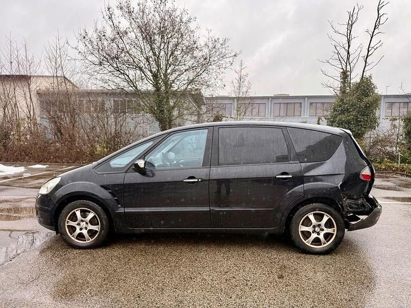 Gebraucht Ford S-MAX Titanium 140 PS (102 kW) 2009 Schwarz Van / Kleinbus